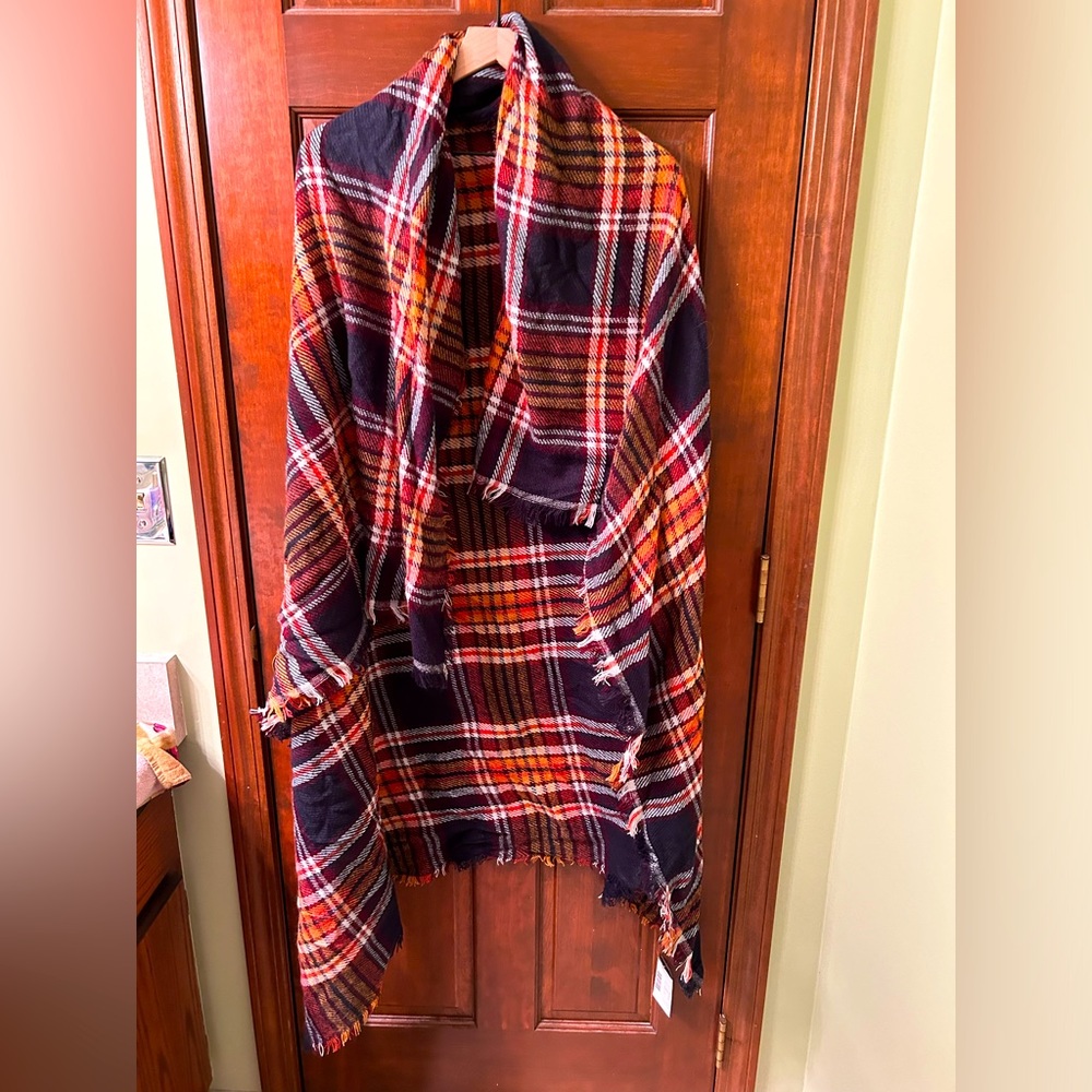 TWIG & ARROW NTW Plaid Ruana. Super warm and cozy. .